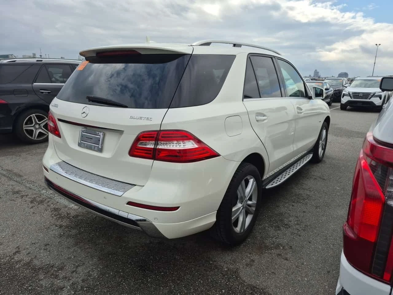 Mercedes-Benz ML 350 * BLUETEC * AMG * НА ПРУЖИНИ * CARFAX * , снимка 3 - Автомобили и джипове - 56203526