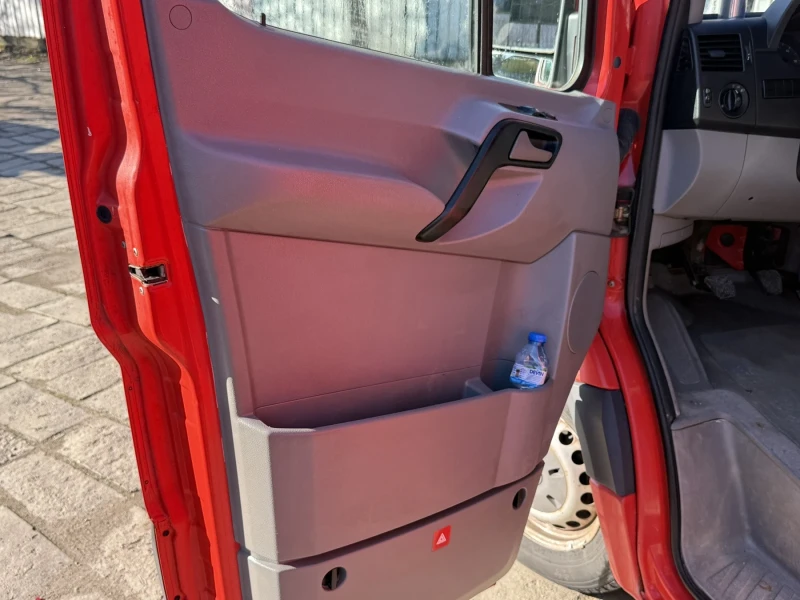 VW Crafter Макси, снимка 9 - Бусове и автобуси - 48937752