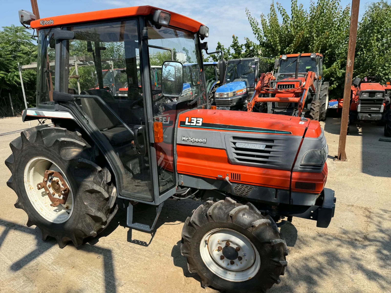 Трактор Kubota L33  4x4