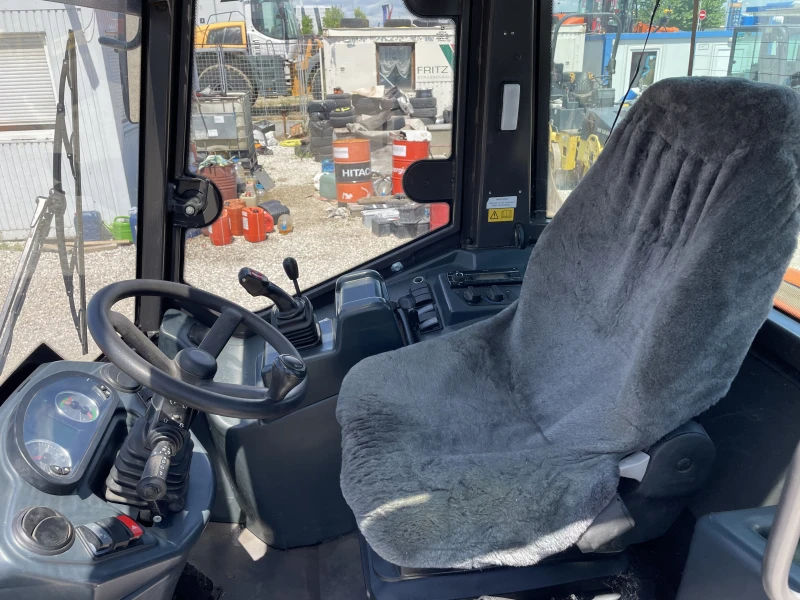 Челен товарач Hitachi ZW 95, снимка 12 - Индустриална техника - 50362127