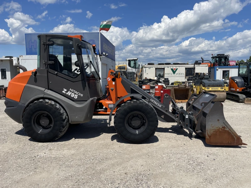 Челен товарач Hitachi ZW 95, снимка 15 - Индустриална техника - 50362127