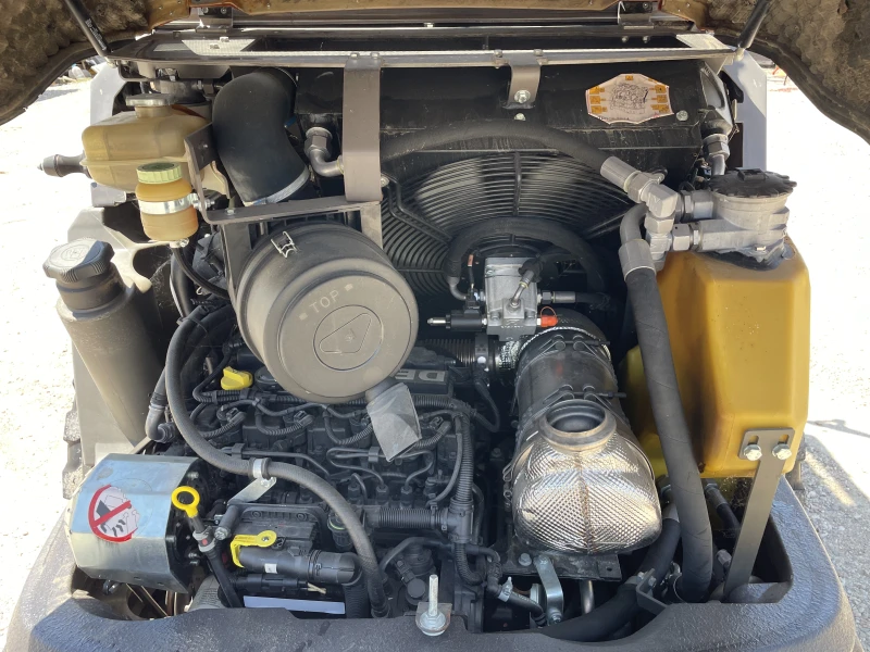 Челен товарач Hitachi ZW 95, снимка 11 - Индустриална техника - 50362127