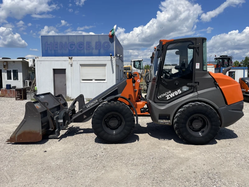 Челен товарач Hitachi ZW 95