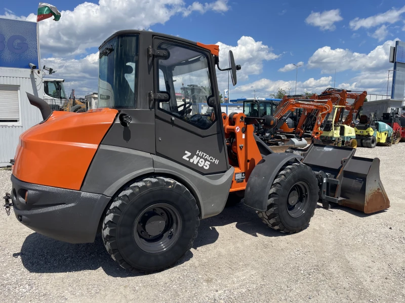 Челен товарач Hitachi ZW 95, снимка 13 - Индустриална техника - 50362127
