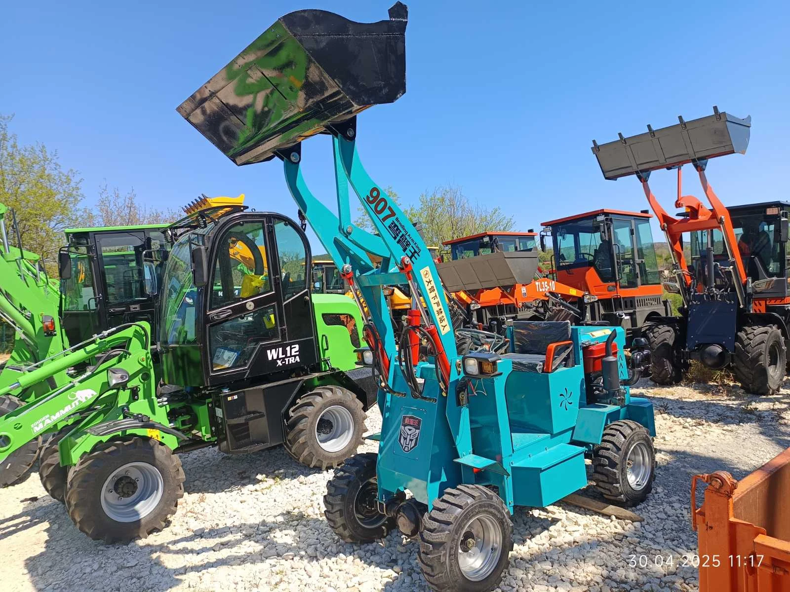 Челен товарач Komatsu 32к.с. 4х4 нов внос