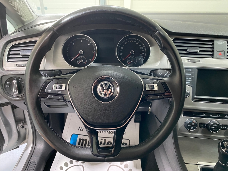 VW Golf 1.6 tdi, снимка 10 - Автомобили и джипове - 37521202