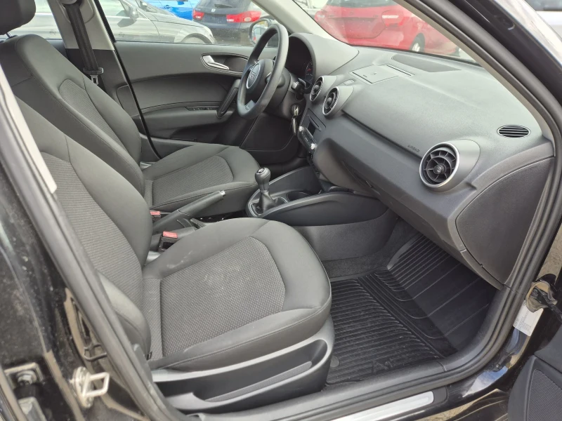 Audi A1 1.2!, снимка 8 - Автомобили и джипове - 52104281