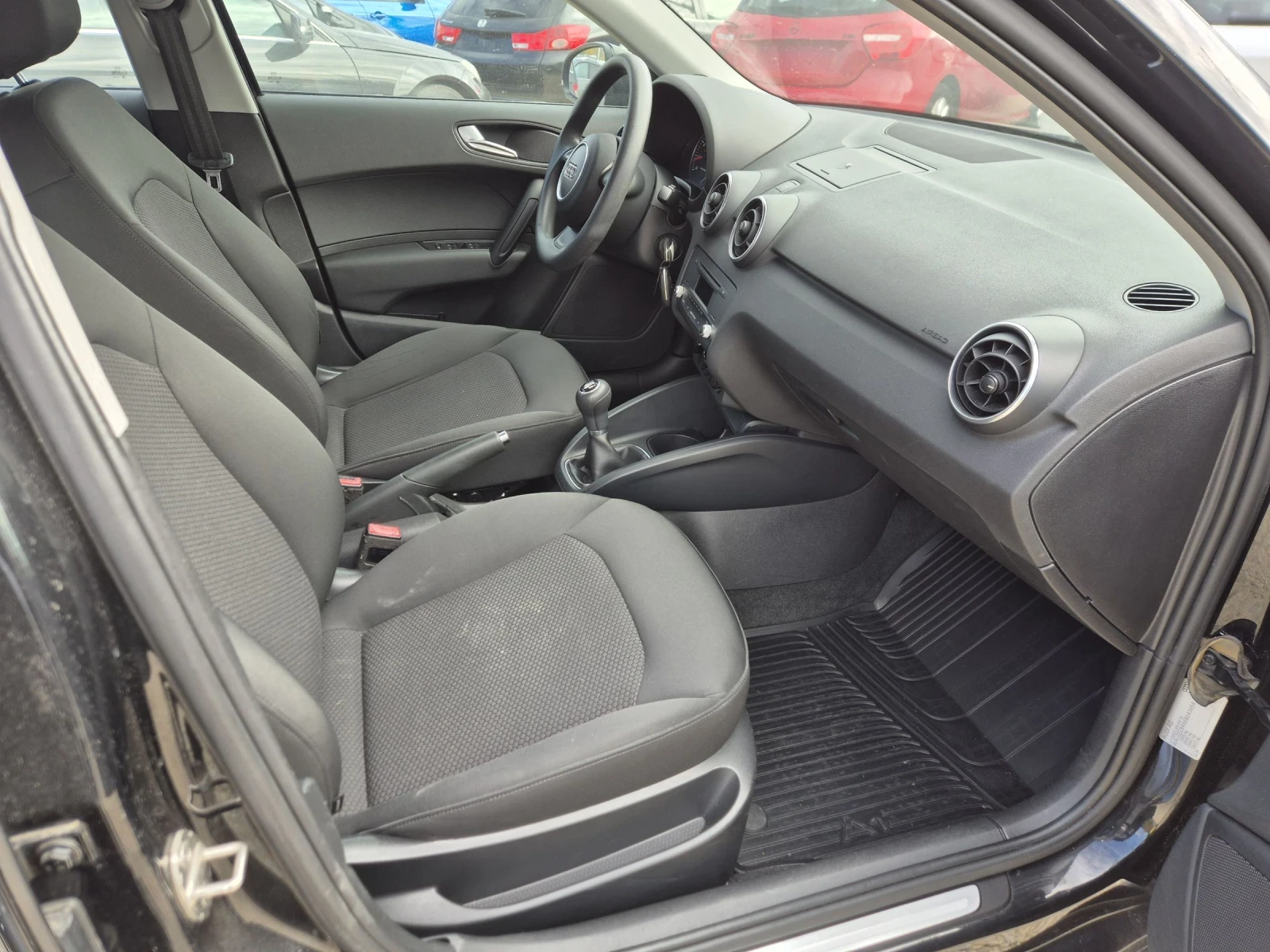 Audi A1 1.2 - изображение 7