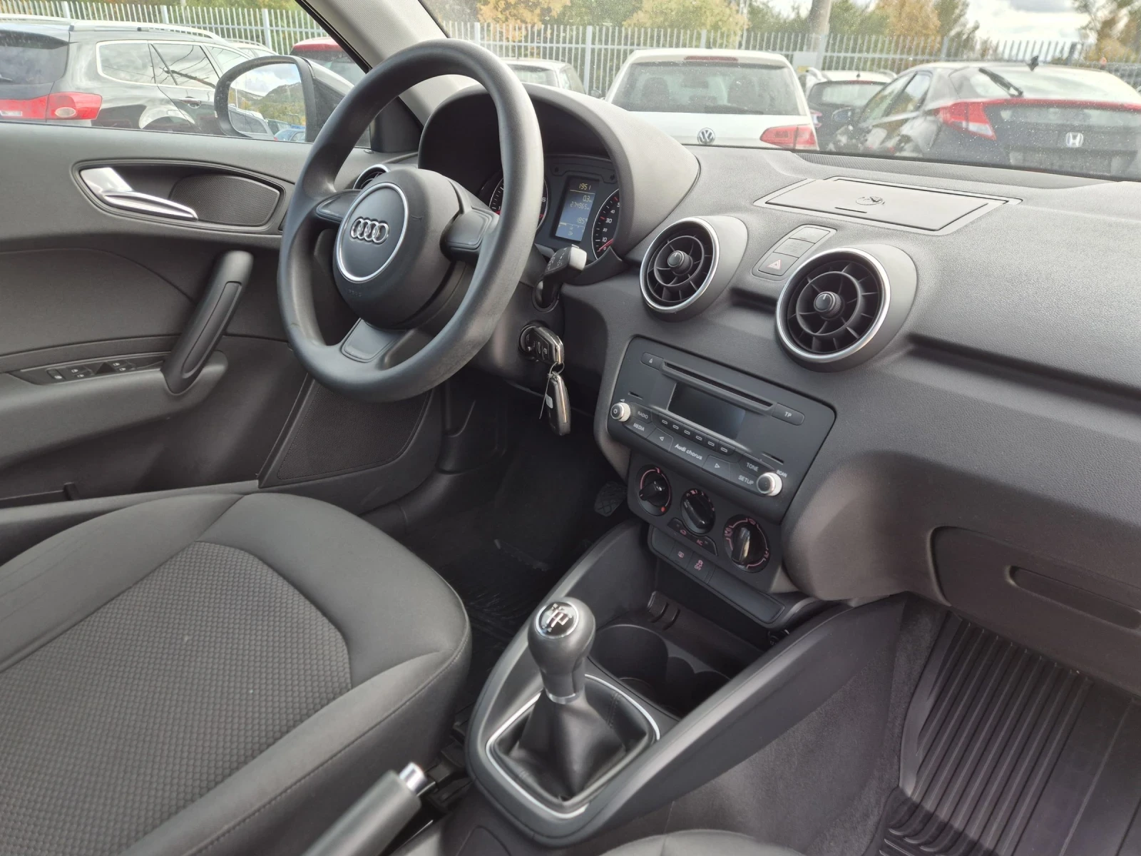 Audi A1 1.2 - изображение 8