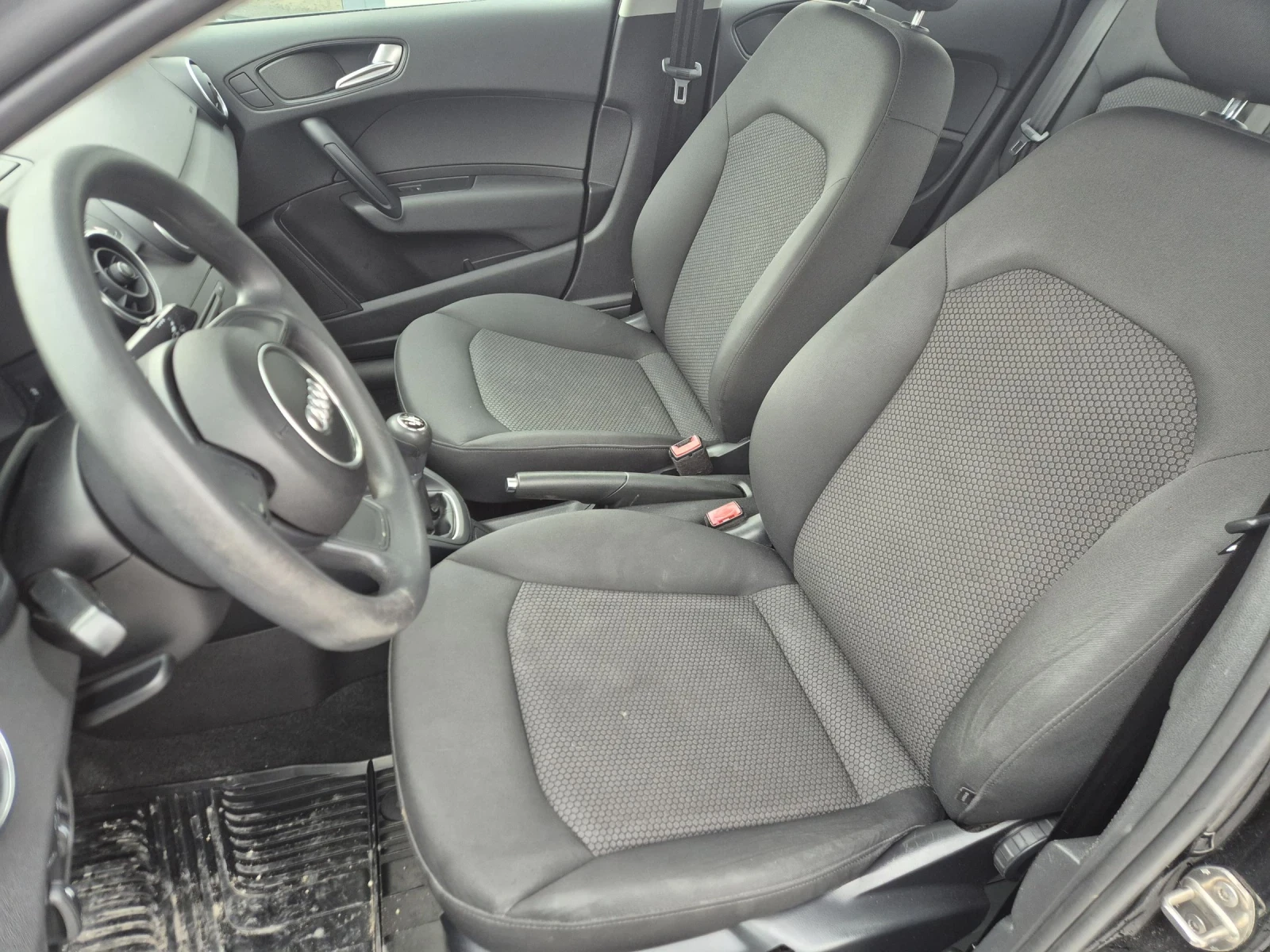 Audi A1 1.2!, снимка 9 - Автомобили и джипове - 52104281