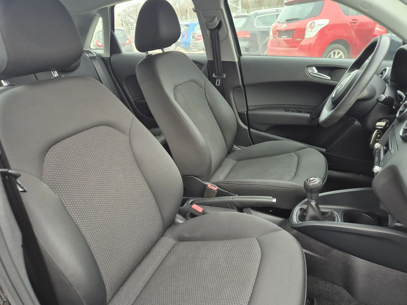 Audi A1 1.2!, снимка 13 - Автомобили и джипове - 52104281