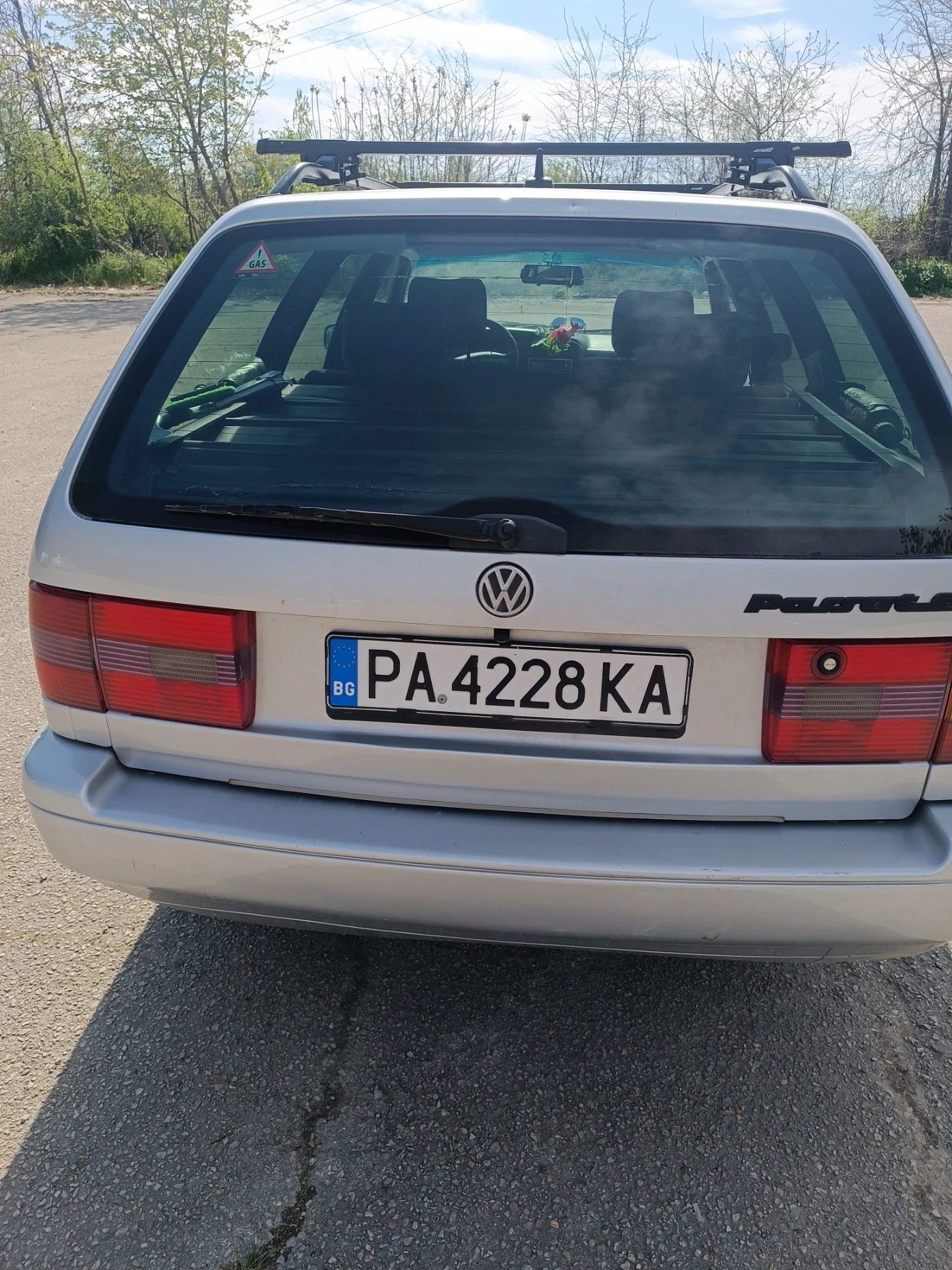 VW Passat Комби-3-Б4, снимка 3 - Автомобили и джипове - 54350274