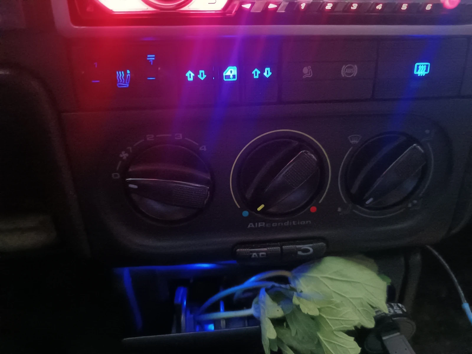 VW Passat Комби-3-Б4, снимка 15 - Автомобили и джипове - 54350274