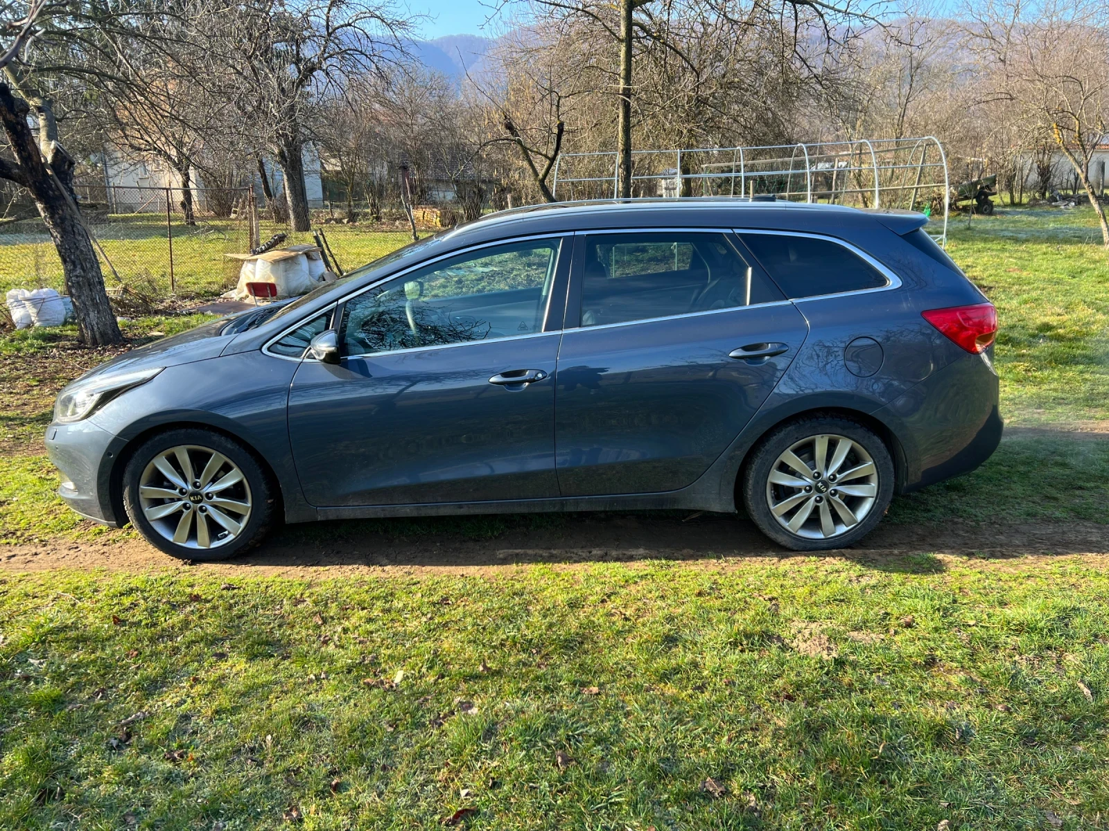 Kia Ceed 1.6 FULL, снимка 3 - Автомобили и джипове - 54704258