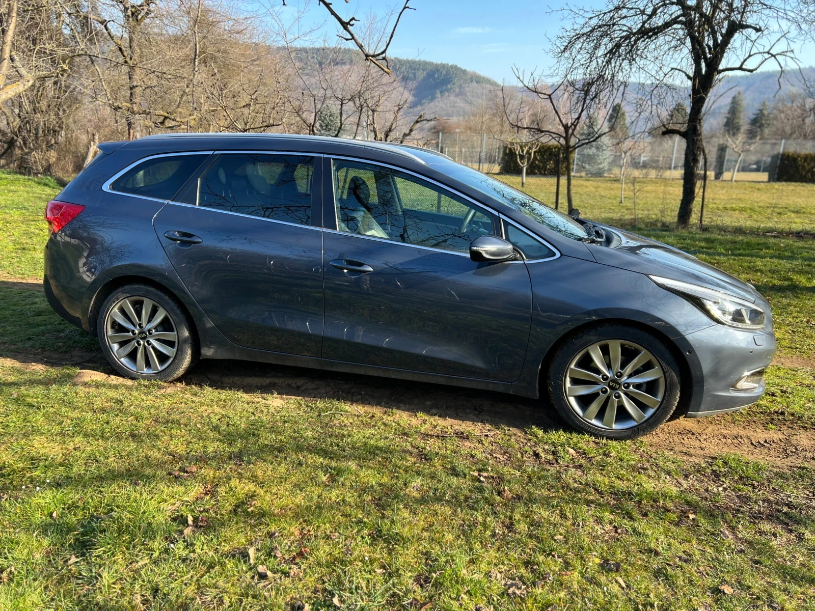 Kia Ceed 1.6 FULL, снимка 4 - Автомобили и джипове - 54704258