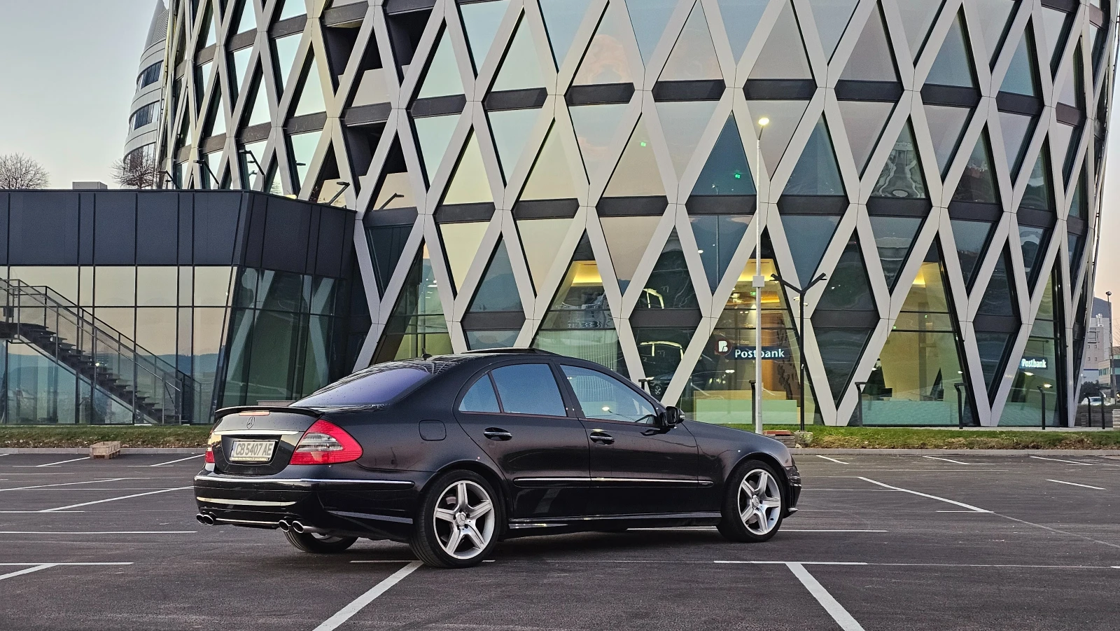 Mercedes-Benz E 500 AMG Pack Harman Kardon/Memory/Navi/BiXenon, снимка 6 - Автомобили и джипове - 54937333