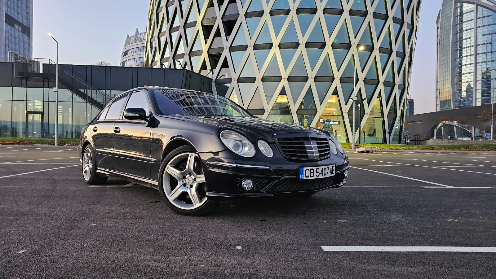 Mercedes-Benz E 500 AMG Pack Harman Kardon/Memory/Navi/BiXenon, снимка 10 - Автомобили и джипове - 54937333