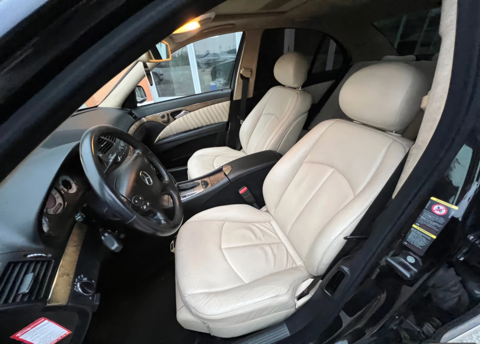 Mercedes-Benz E 500 AMG Pack Harman Kardon/Memory/Navi/BiXenon, снимка 12 - Автомобили и джипове - 54937333
