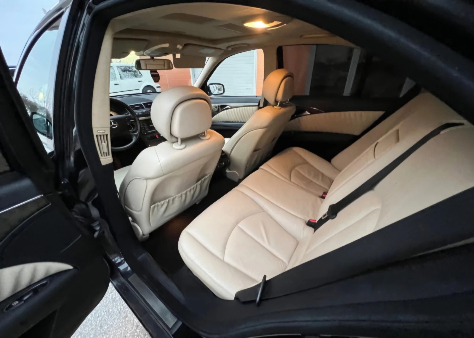 Mercedes-Benz E 500 AMG Pack Harman Kardon/Memory/Navi/BiXenon, снимка 17 - Автомобили и джипове - 54937333