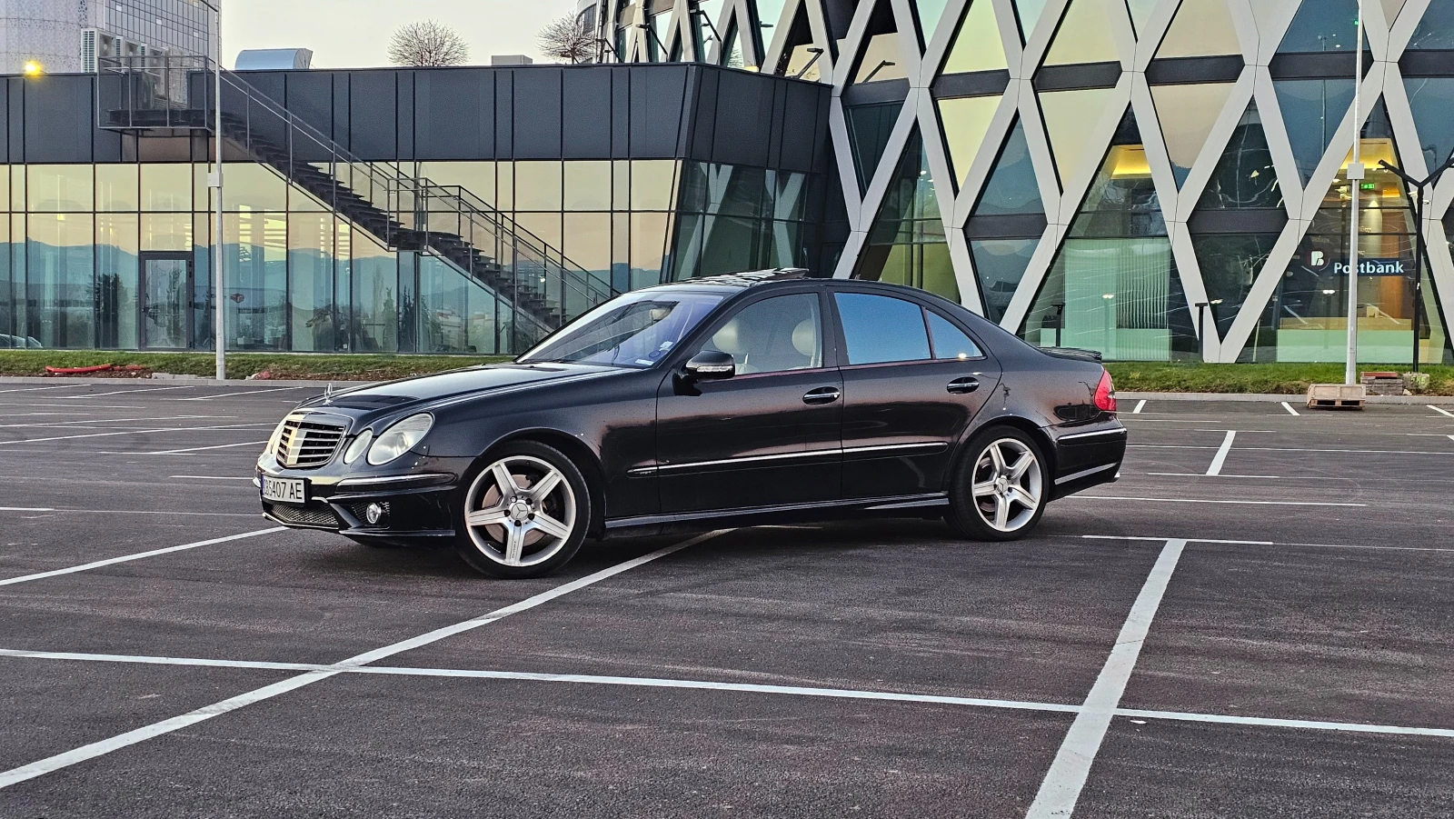 Mercedes-Benz E 500 AMG Pack Harman Kardon/Memory/Navi/BiXenon, снимка 4 - Автомобили и джипове - 54937333