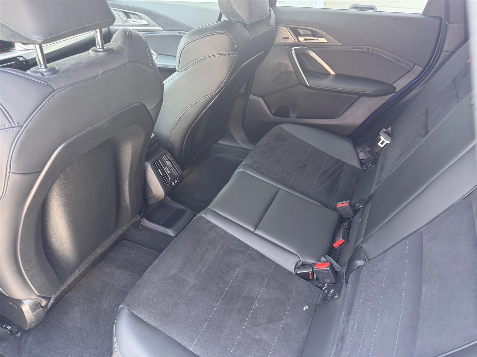 BMW iX1 eDrive20, снимка 14 - Автомобили и джипове - 54979303