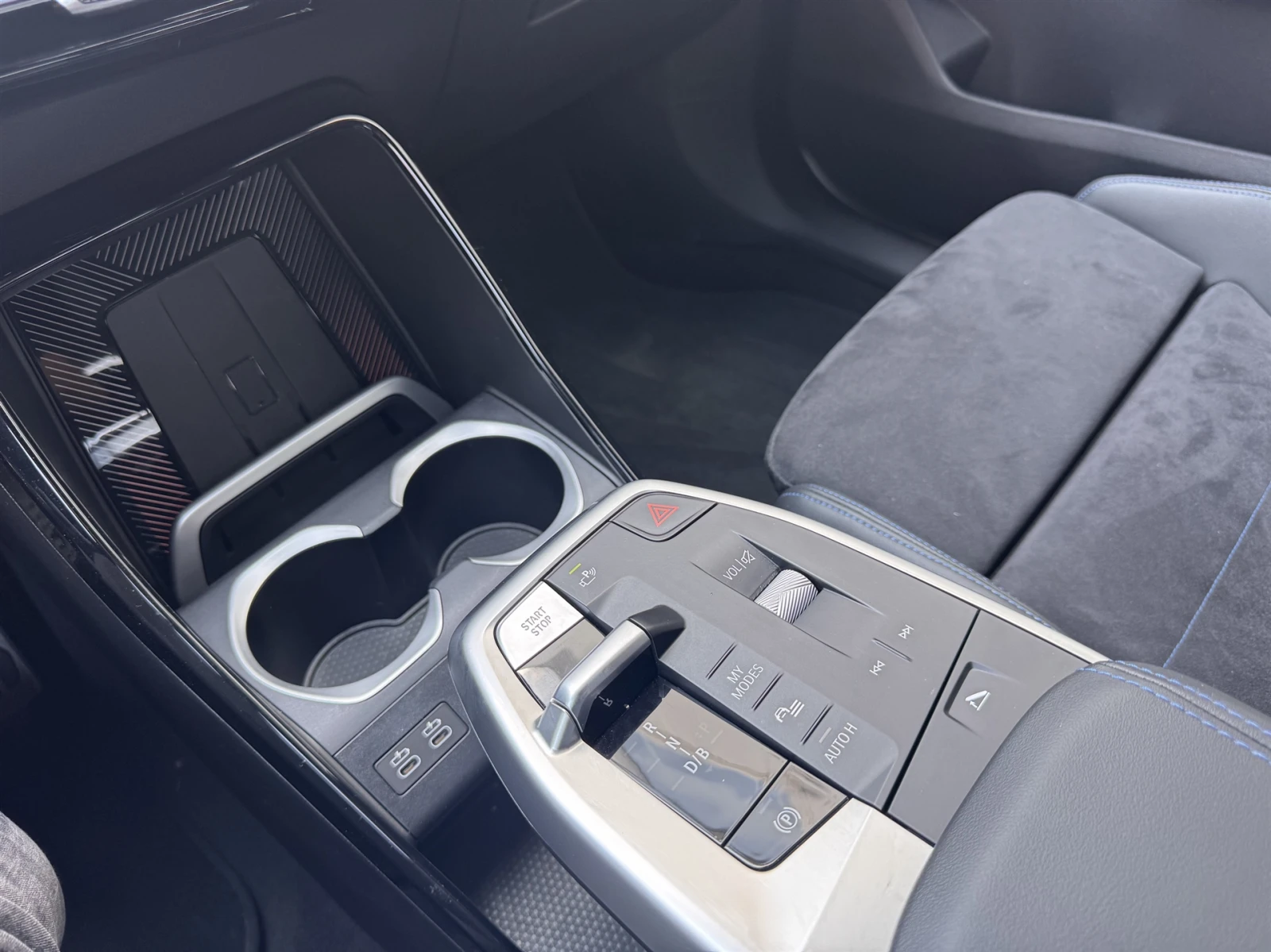 BMW iX1 eDrive20, снимка 10 - Автомобили и джипове - 54979303