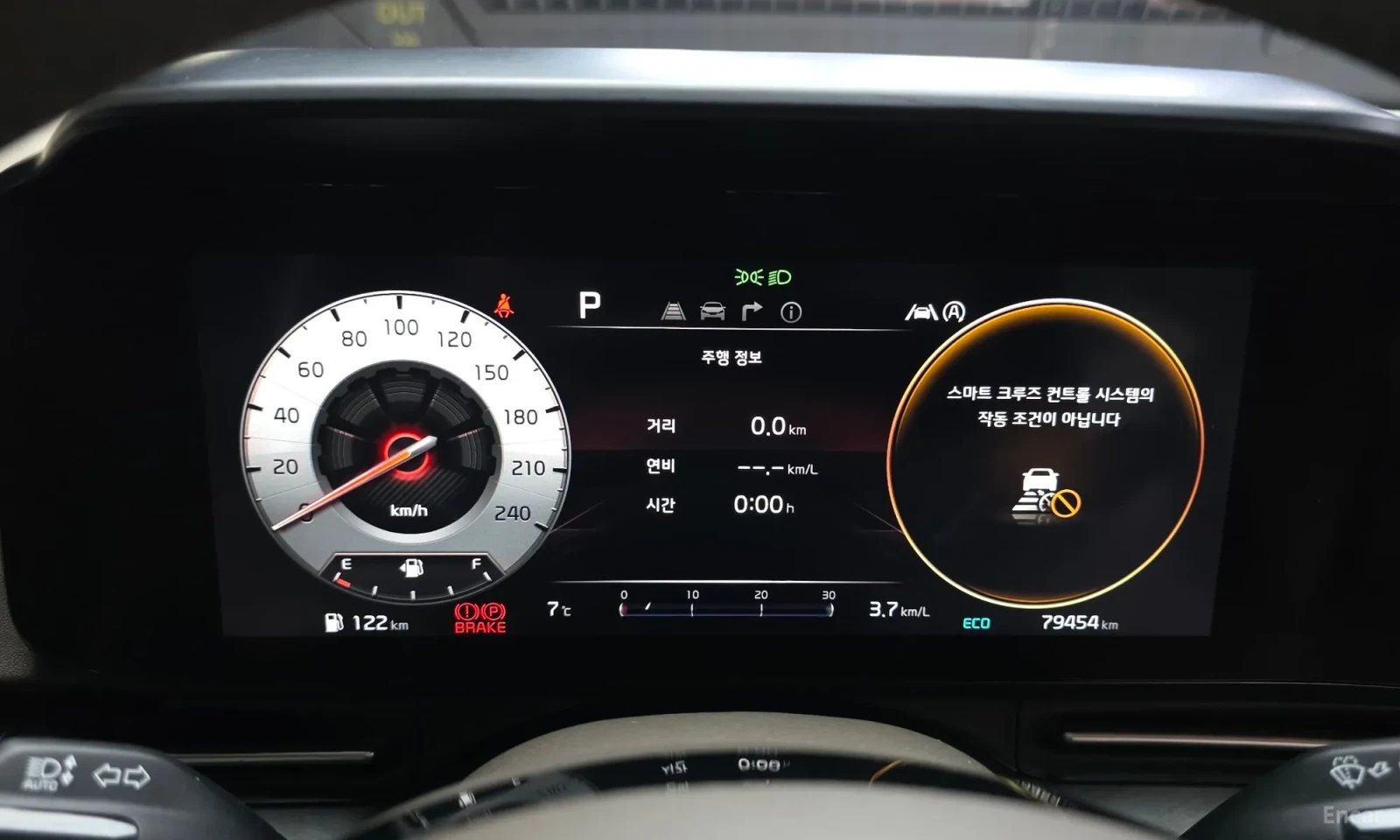 Kia Carnival 9-Seater Signature, снимка 8 - Автомобили и джипове - 55049921
