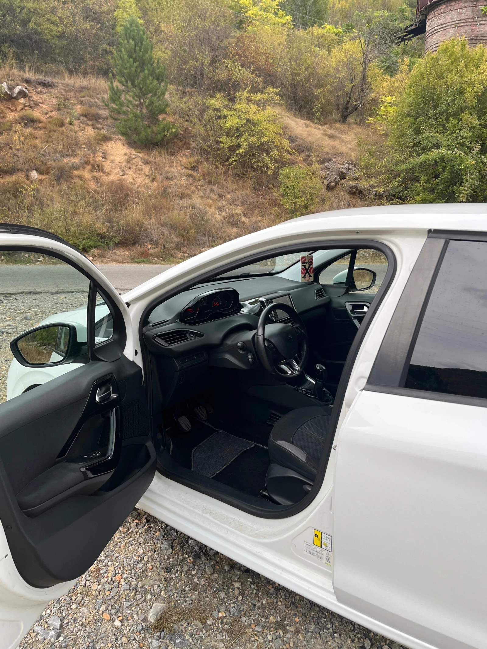 Peugeot 208 1.4 HDI, снимка 8 - Автомобили и джипове - 56168154