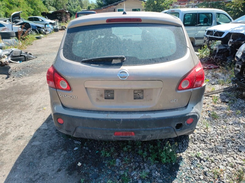 Nissan Qashqai 2.0dci, снимка 4 - Автомобили и джипове - 46344432