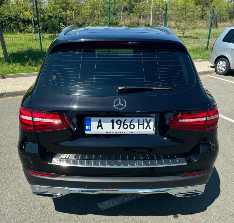 Mercedes-Benz GLC 220 Luxury/FullLED/CarPlay/Distronic/AMG/Leather, снимка 2 - Автомобили и джипове - 46908367