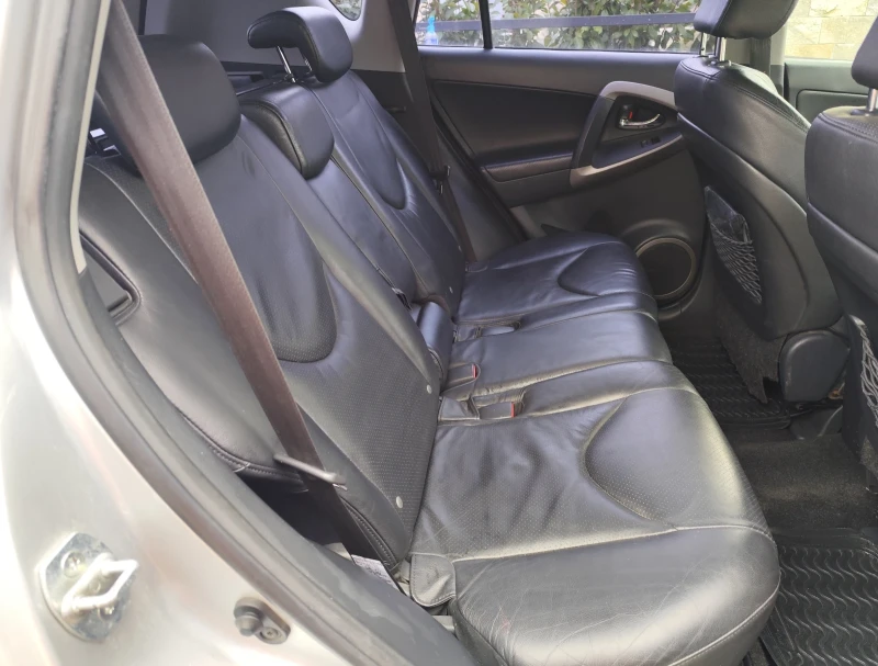 Toyota Rav4 2.2 d4d 136к.с. 4х4, снимка 14 - Автомобили и джипове - 53384868