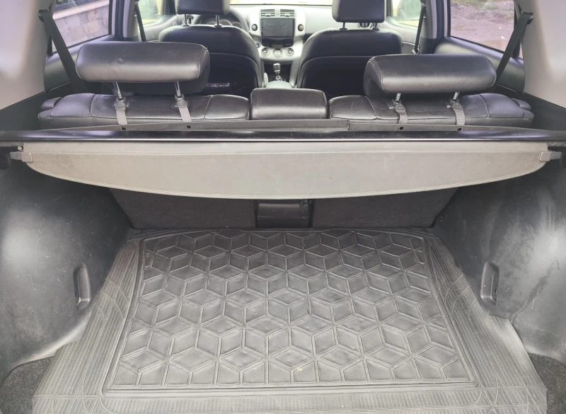 Toyota Rav4 2.2 d4d 136к.с. 4х4, снимка 15 - Автомобили и джипове - 53384868