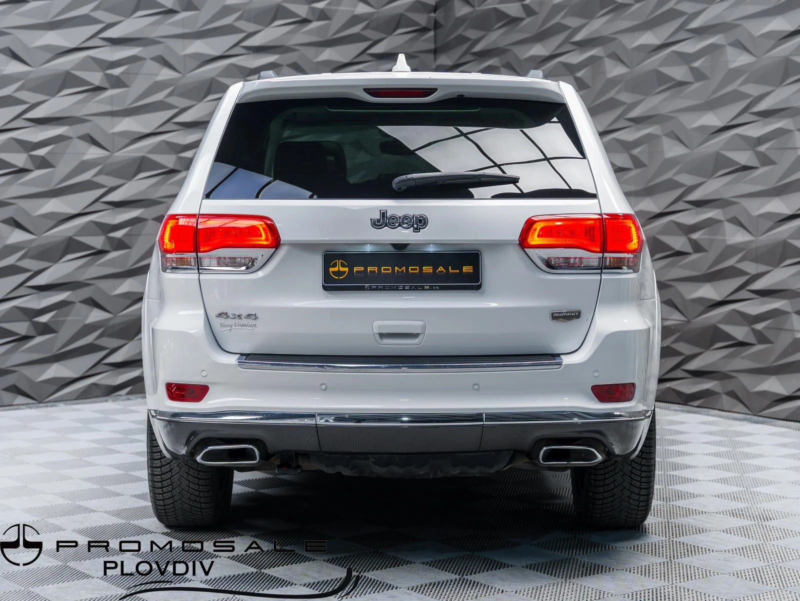 Jeep Grand cherokee SUMMIT* H&K* PANO* CAM* ОБДУХВ* ПОДГРЕВ* NAVI* , снимка 4 - Автомобили и джипове - 54053113