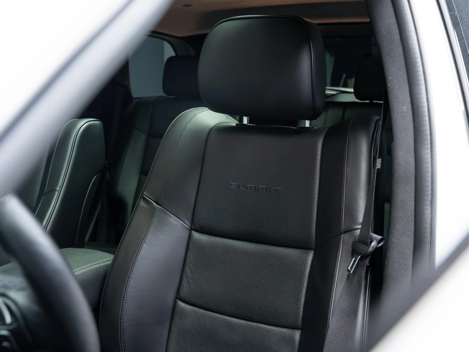 Jeep Grand cherokee SUMMIT* H&K* PANO* CAM* ОБДУХВ* ПОДГРЕВ* NAVI* , снимка 7 - Автомобили и джипове - 54053113