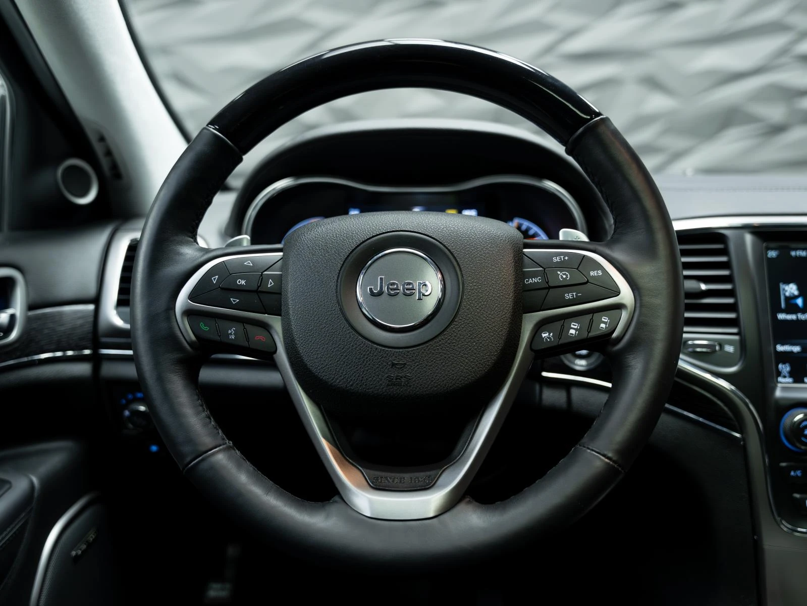 Jeep Grand cherokee SUMMIT* H&K* PANO* CAM* ОБДУХВ* ПОДГРЕВ* NAVI* , снимка 8 - Автомобили и джипове - 54053113