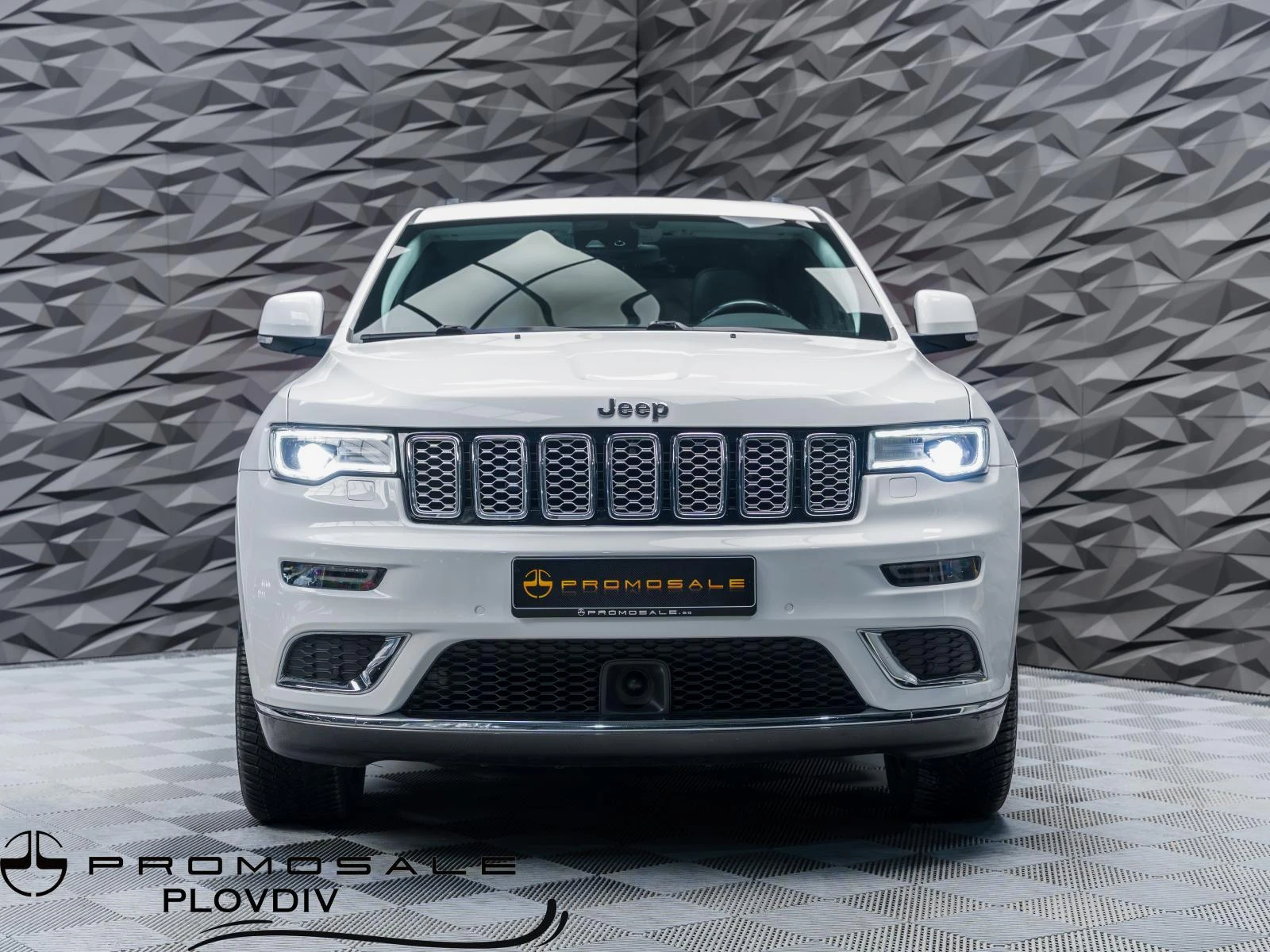 Jeep Grand cherokee SUMMIT* H&K* PANO* CAM* ОБДУХВ* ПОДГРЕВ* NAVI* , снимка 2 - Автомобили и джипове - 54053113