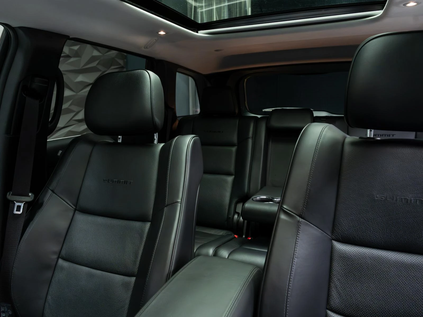 Jeep Grand cherokee SUMMIT* H&K* PANO* CAM* ОБДУХВ* ПОДГРЕВ* NAVI* , снимка 17 - Автомобили и джипове - 54053113