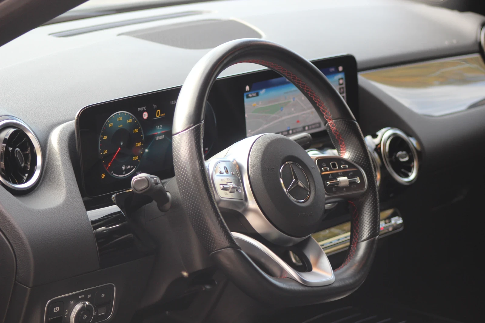 Mercedes-Benz GLA 200 2.0 TDI, снимка 2 - Автомобили и джипове - 55125476
