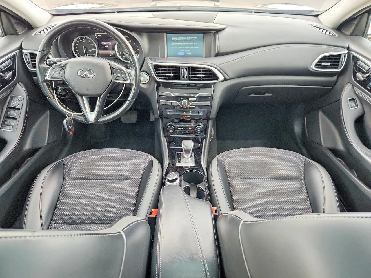 Infiniti QX30 2.0* LUXE* КОЖА* ПОДГРЕВ* ПАНОРАМА* NAVI* , снимка 8 - Автомобили и джипове - 55435464