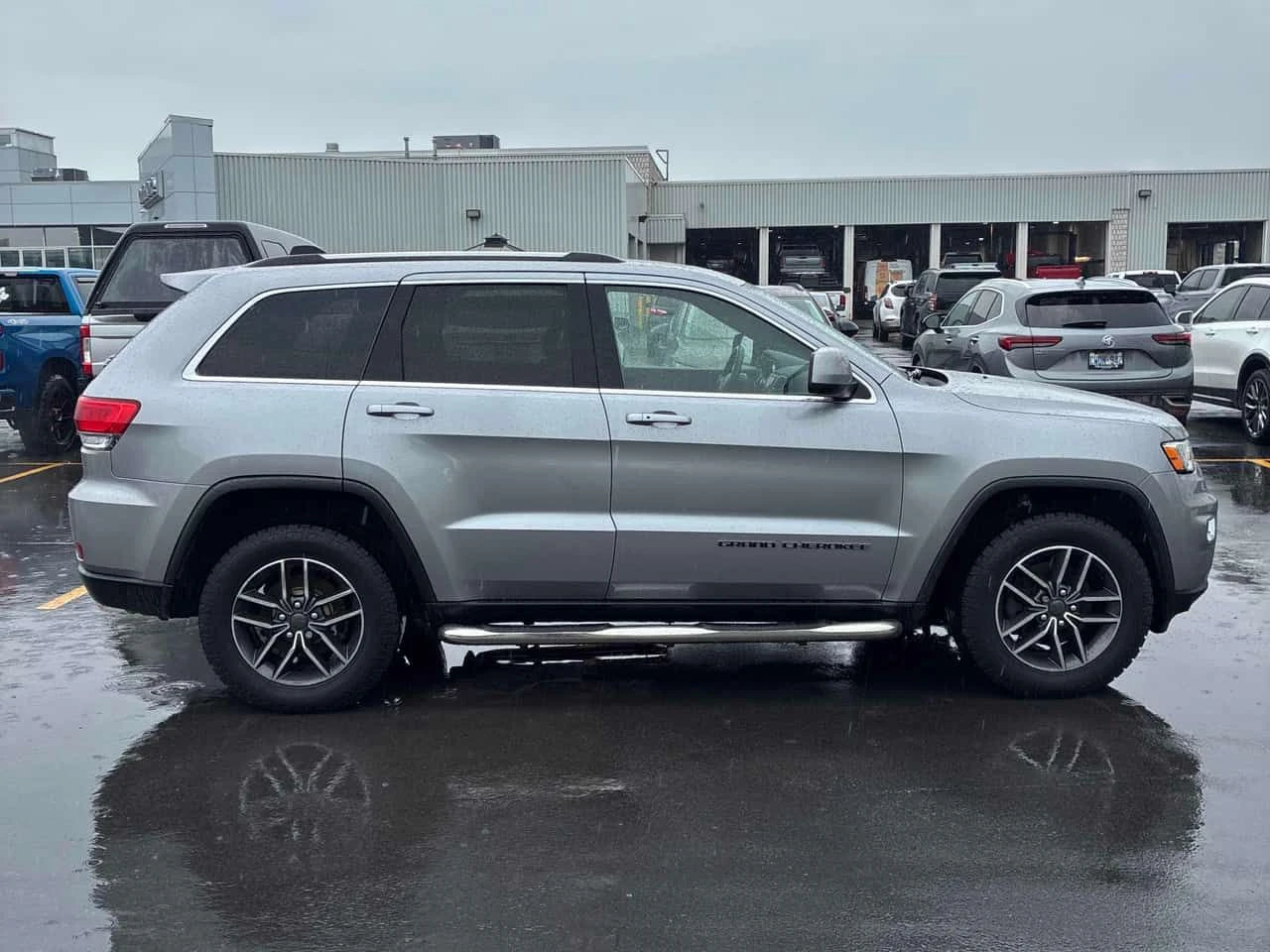 Jeep Grand cherokee * Laredo E * CARFAX * ЦЕНА ДО БГ, снимка 4 - Автомобили и джипове - 55468446