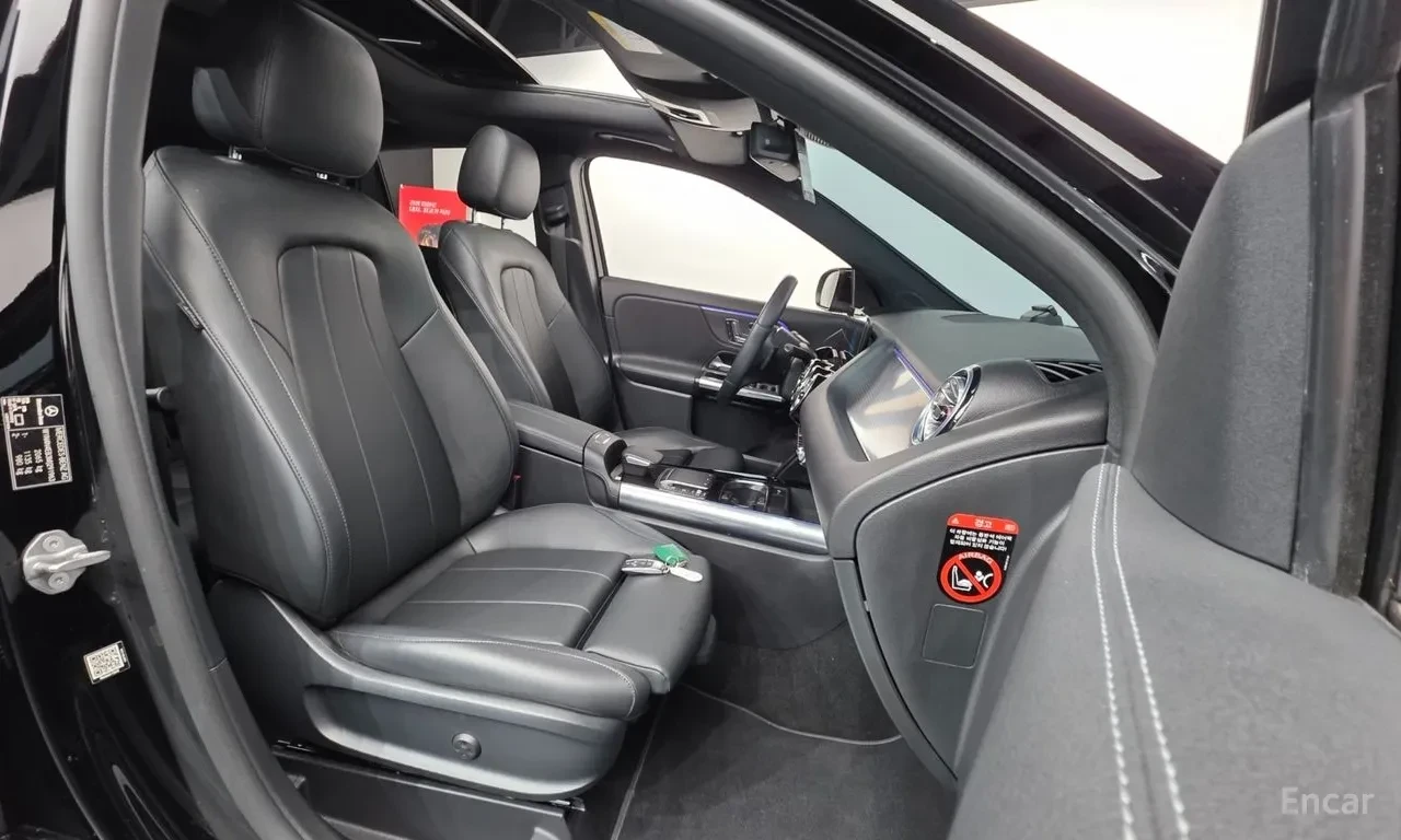 Mercedes-Benz GLA 220 Памет* Ambient* Камера* Подгрев* Панорама, снимка 7 - Автомобили и джипове - 55752140