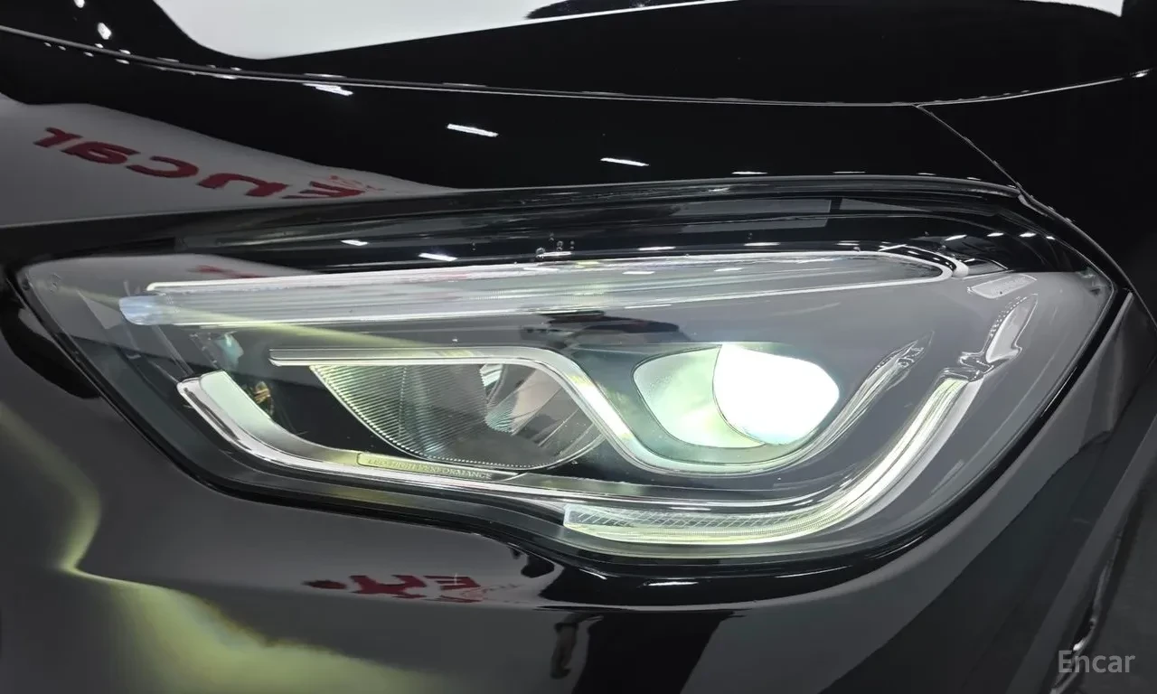 Mercedes-Benz GLA 220 Памет* Ambient* Камера* Подгрев* Панорама, снимка 5 - Автомобили и джипове - 55752140