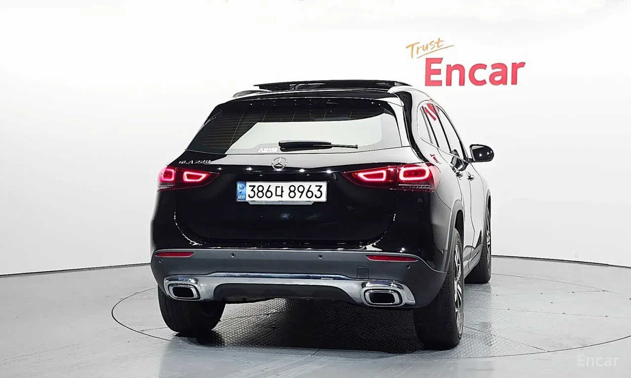 Mercedes-Benz GLA 220 Памет* Ambient* Камера* Подгрев* Панорама, снимка 4 - Автомобили и джипове - 55752140