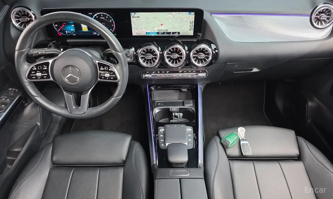 Mercedes-Benz GLA 220 Памет* Ambient* Камера* Подгрев* Панорама, снимка 9 - Автомобили и джипове - 55752140