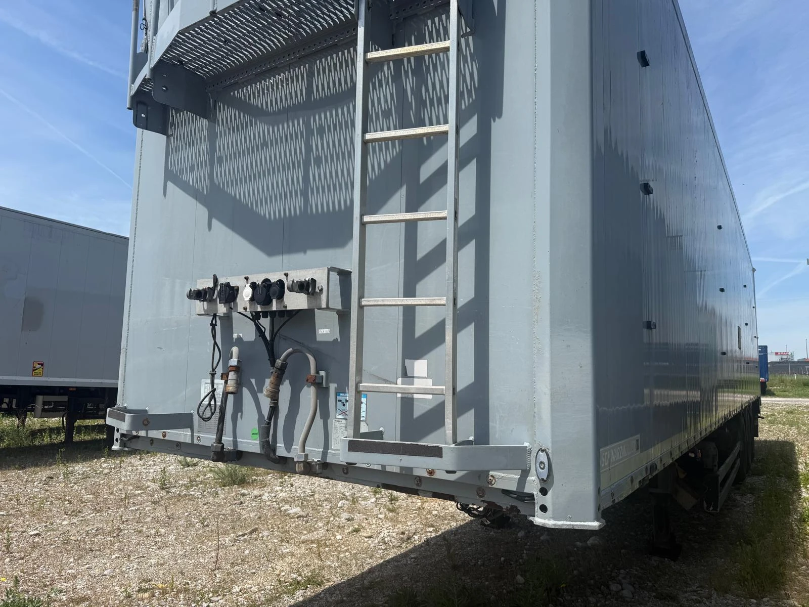Полуремарке Schwarzmuller XL