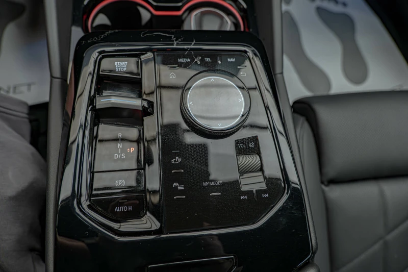 BMW 550 e/xDrive/M-Sport/HuD/Камера/Adaptive Drive, снимка 12 - Автомобили и джипове - 50569692