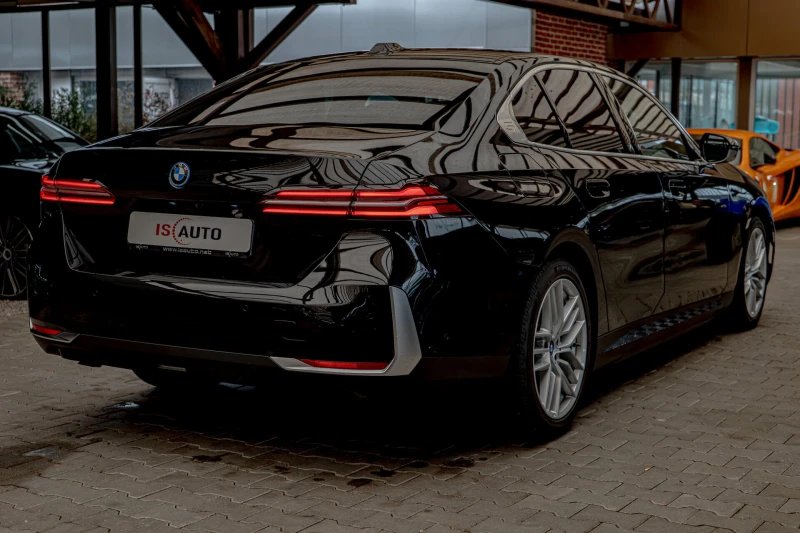 BMW 550 e/xDrive/M-Sport/HuD/Камера/Adaptive Drive, снимка 6 - Автомобили и джипове - 50569692