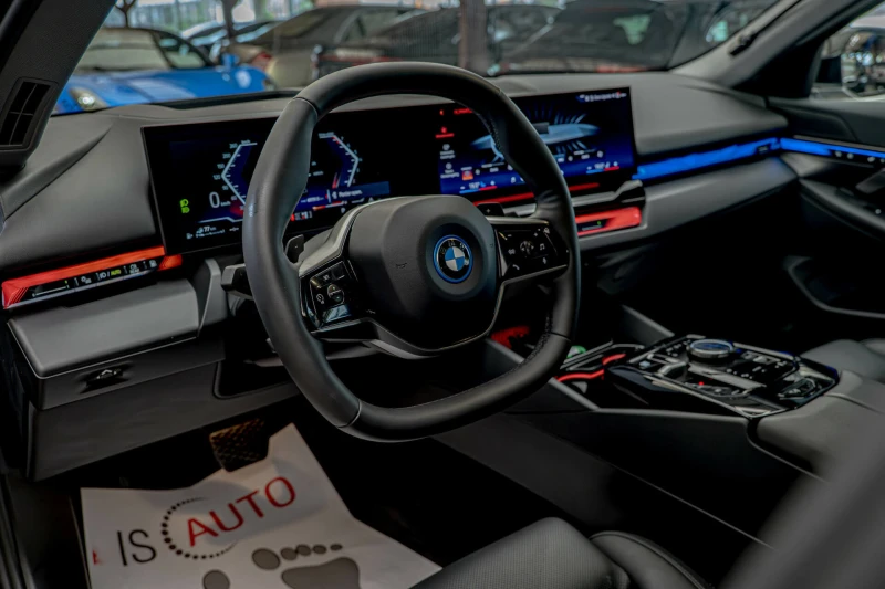 BMW 550 e/xDrive/M-Sport/HuD/Камера/Adaptive Drive, снимка 7 - Автомобили и джипове - 50569692