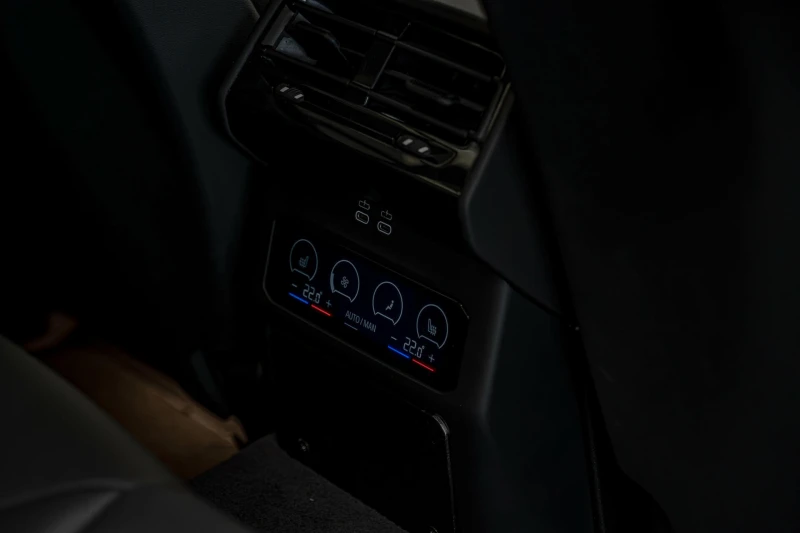 BMW 550 e/xDrive/M-Sport/HuD/Камера/Adaptive Drive, снимка 11 - Автомобили и джипове - 50569692