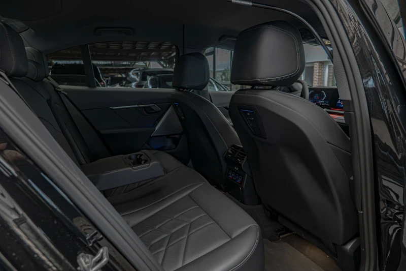 BMW 550 e/xDrive/M-Sport/HuD/Камера/Adaptive Drive, снимка 10 - Автомобили и джипове - 50569692